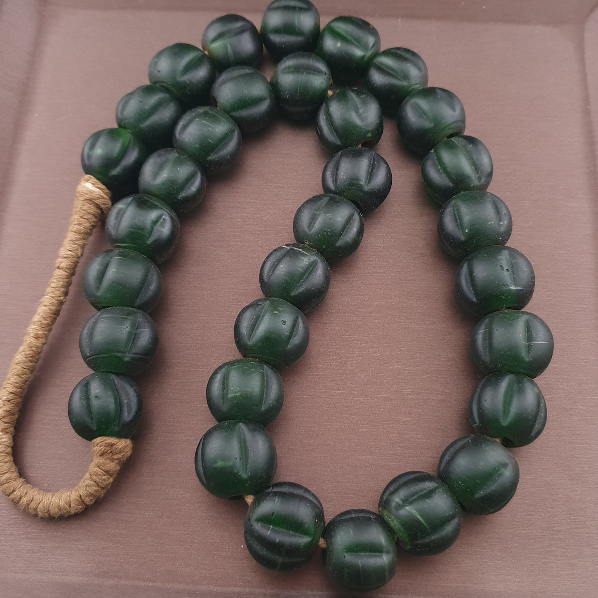 Collier de perles de verre antiques africaines en forme de melon, vert, 50,8 cm de long