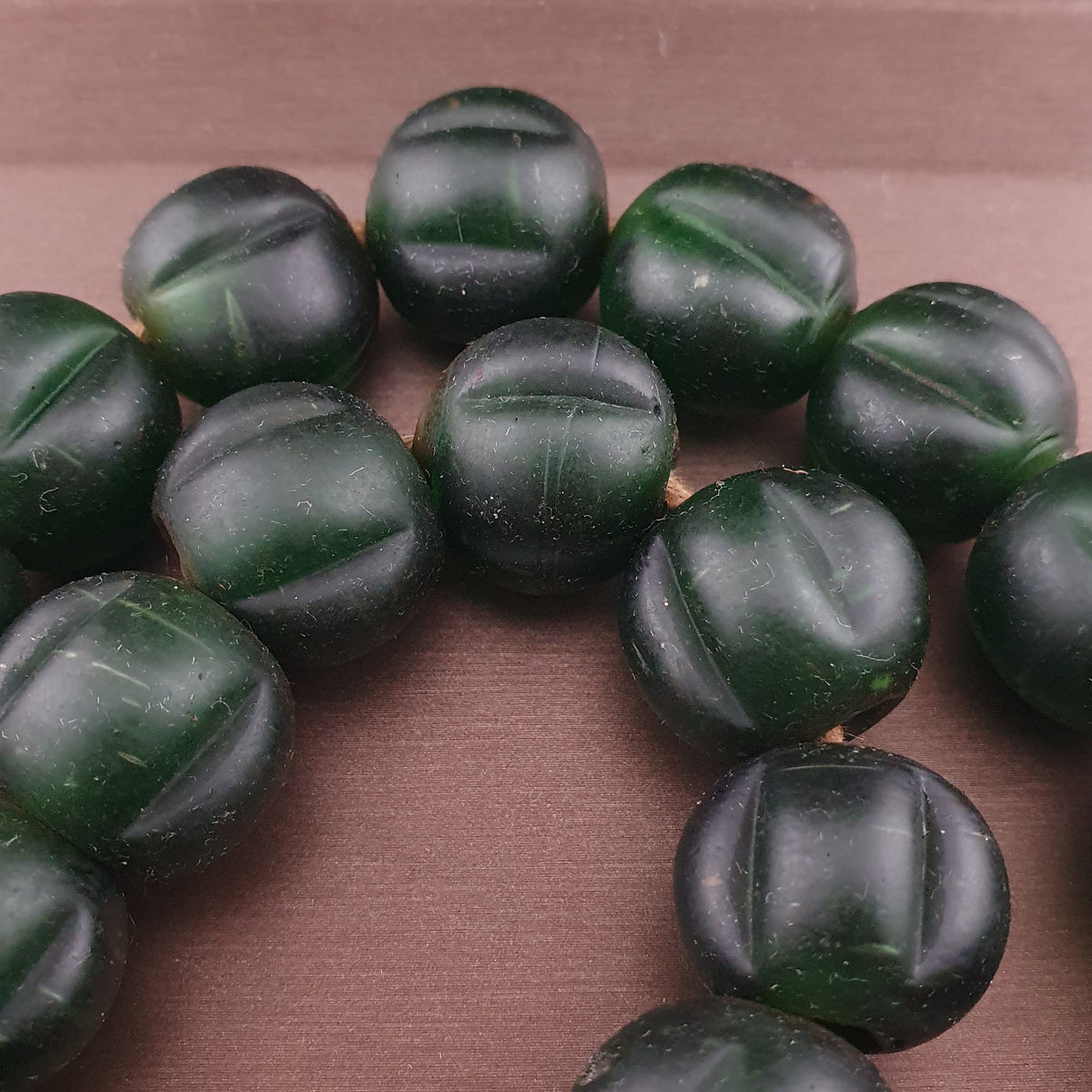 Collier de perles de verre antiques africaines en forme de melon, vert, 50,8 cm de long