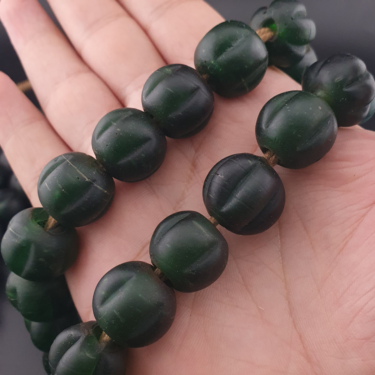 Collier de perles de verre antiques africaines en forme de melon, vert, 50,8 cm de long