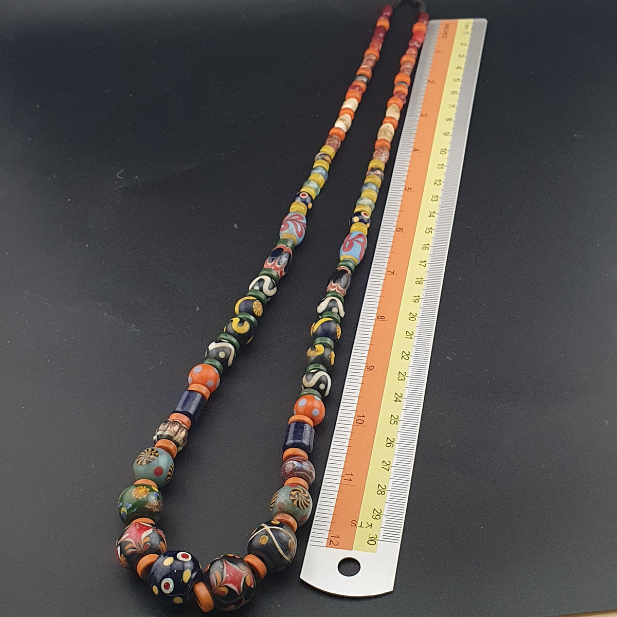Collier de perles de verre mélange multicolore style vénitien ancien