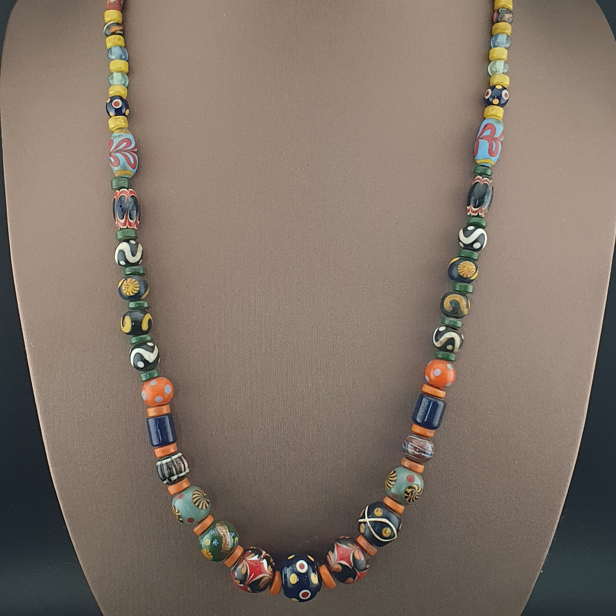 Collier de perles de verre mélange multicolore style vénitien ancien