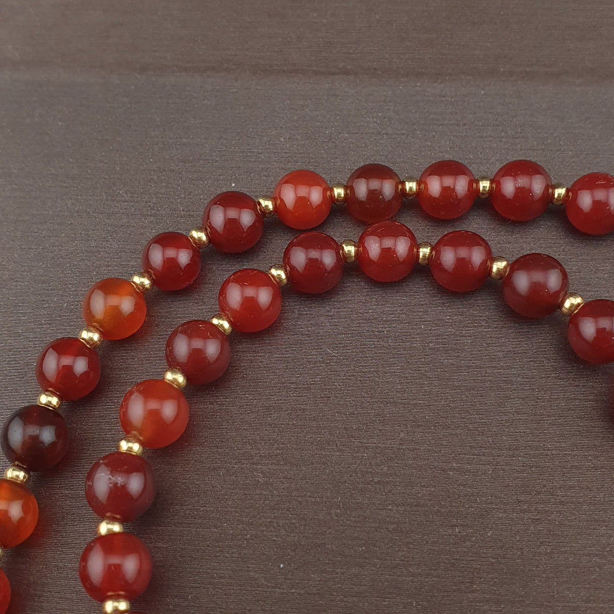 Collier avec pendentif papillon coquillage en argent sterling et perles d'agate cornaline antiques du Mali