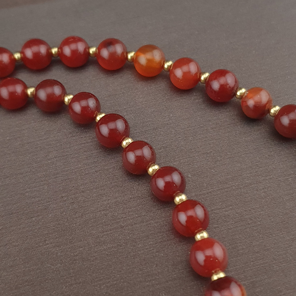 Collier avec pendentif papillon coquillage en argent sterling et perles d'agate cornaline antiques du Mali
