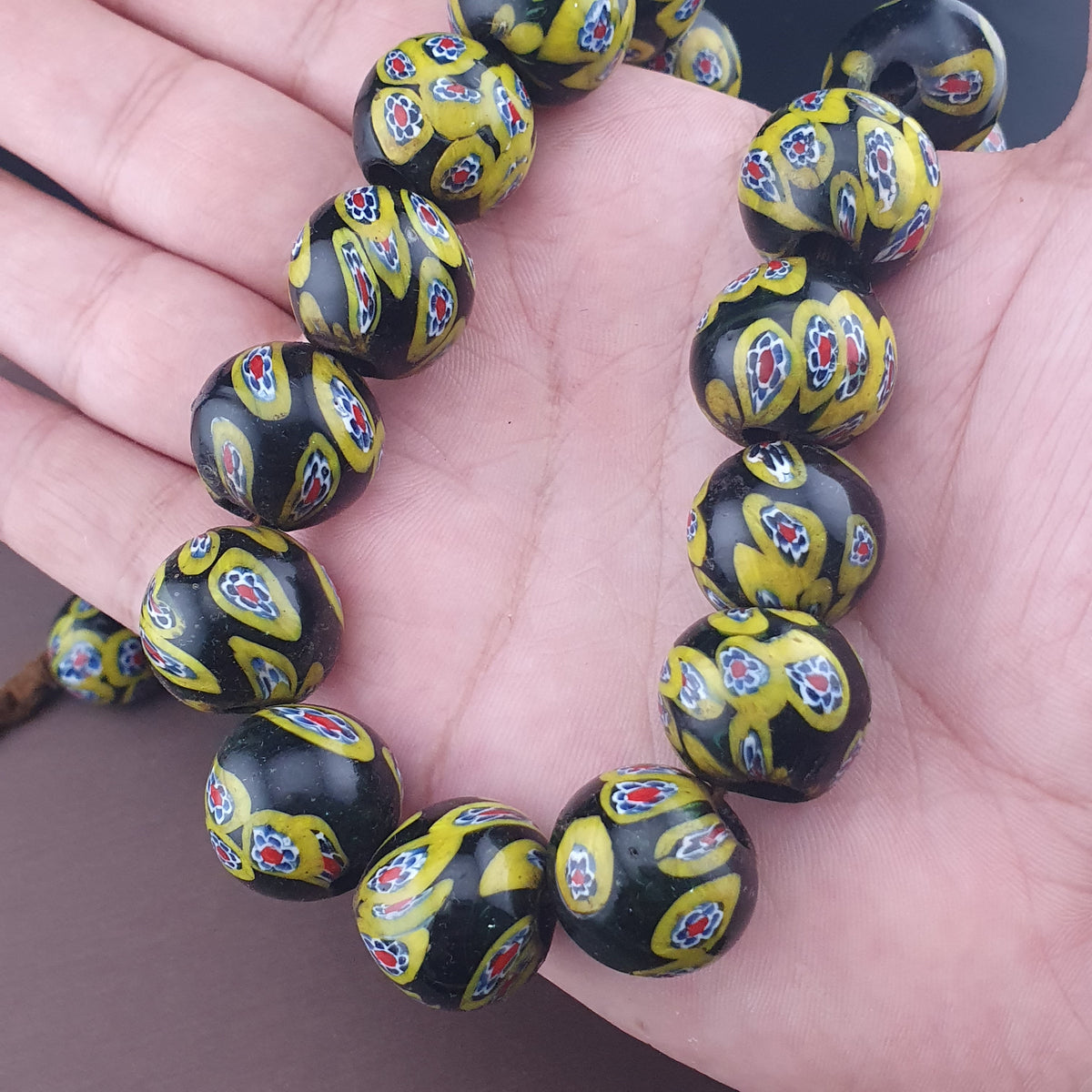 Vintage Venezianischer Stil Millefiori Glas Schwarz & Gelb Glasperlen Halskette