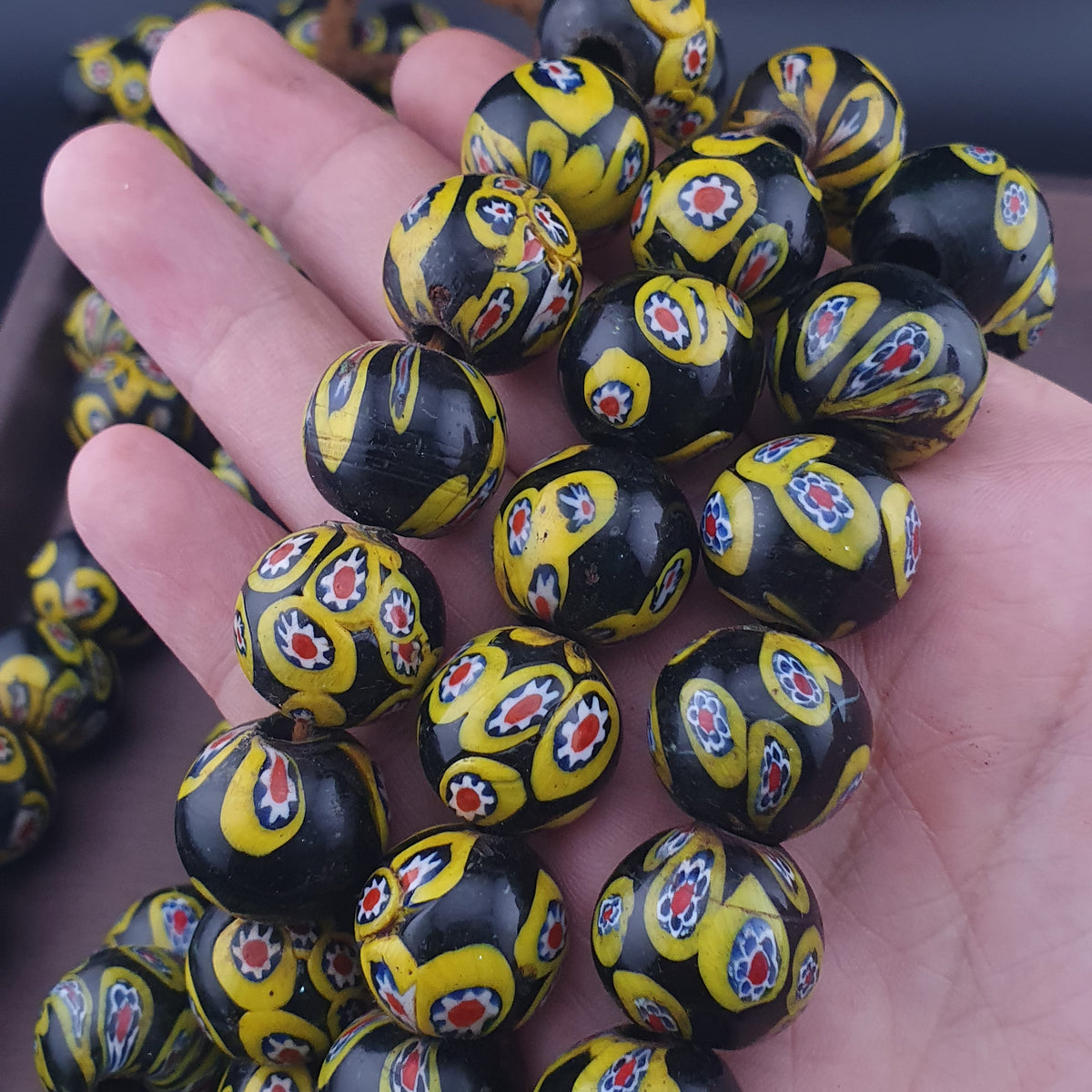 Vintage Venezianischer Stil Millefiori Glas Schwarz & Gelb Glasperlen Halskette