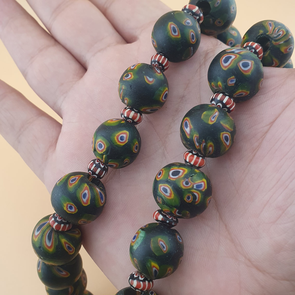 Halskette aus Vintage Glasperlen im venezianischen Stil mit Gabri-Augen und Chevron-Muster