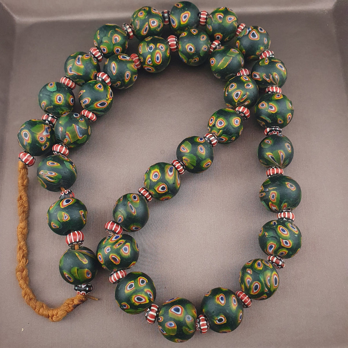 Colliers de perles en verre œil de Gabri et chevron, style vénitien antique