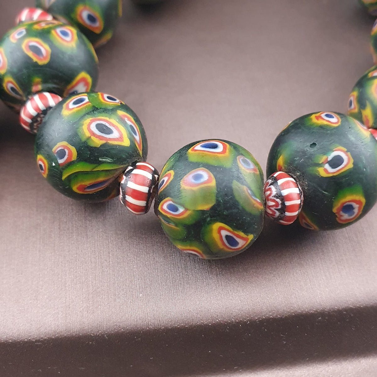 Colliers de perles en verre œil de Gabri et chevron, style vénitien antique