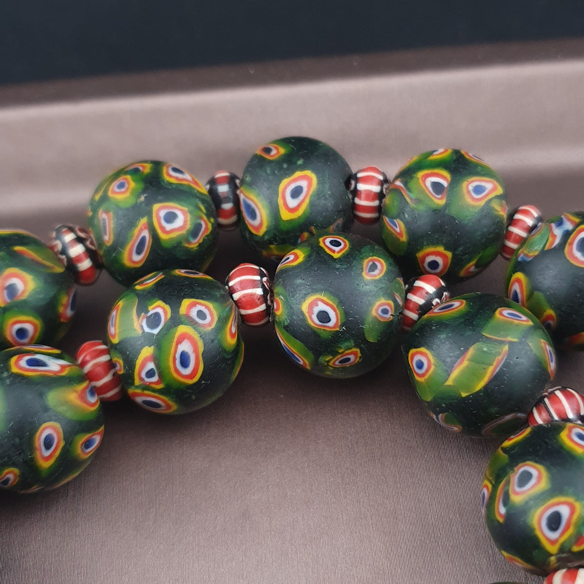 Colliers de perles en verre œil de Gabri et chevron, style vénitien antique