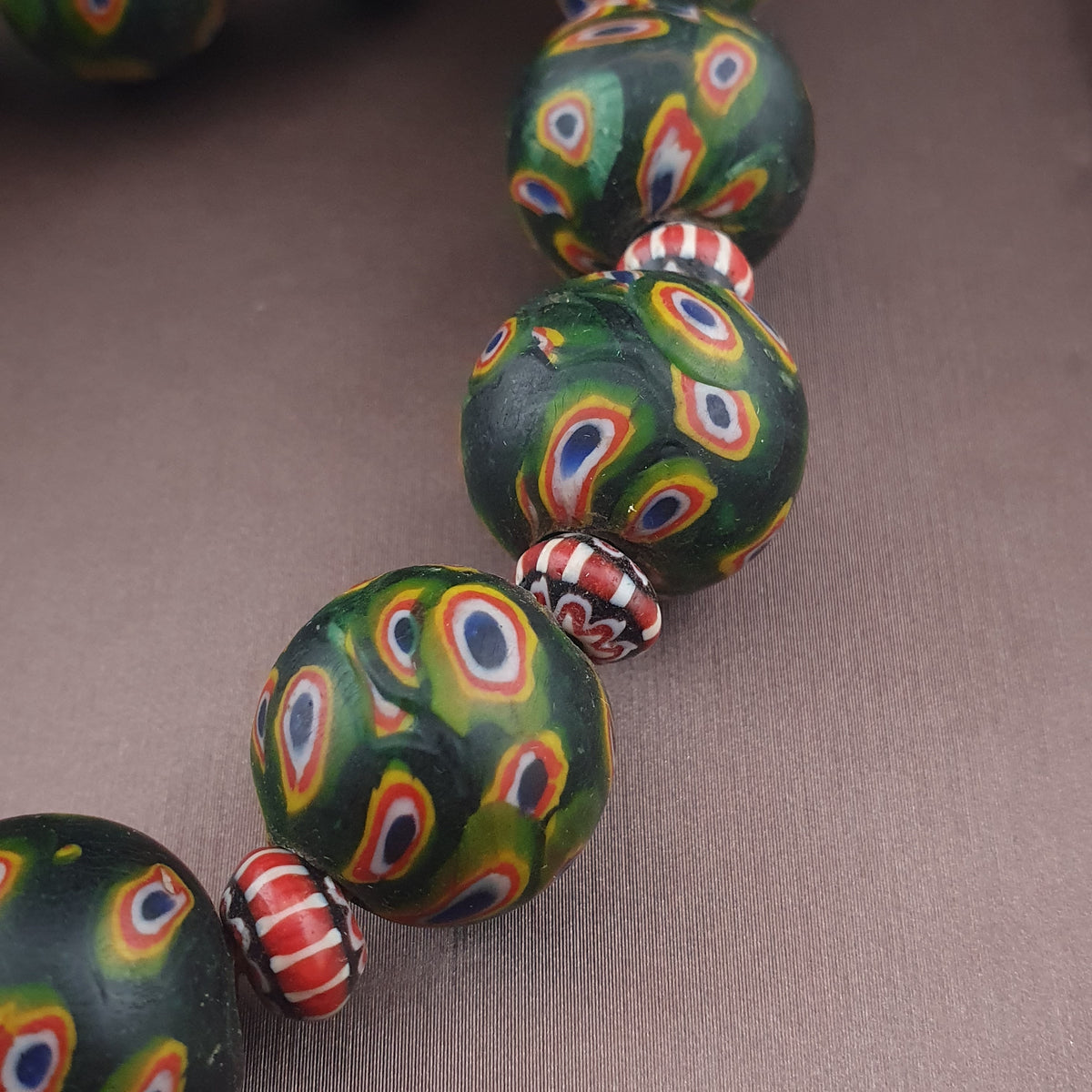 Colliers de perles en verre œil de Gabri et chevron, style vénitien antique