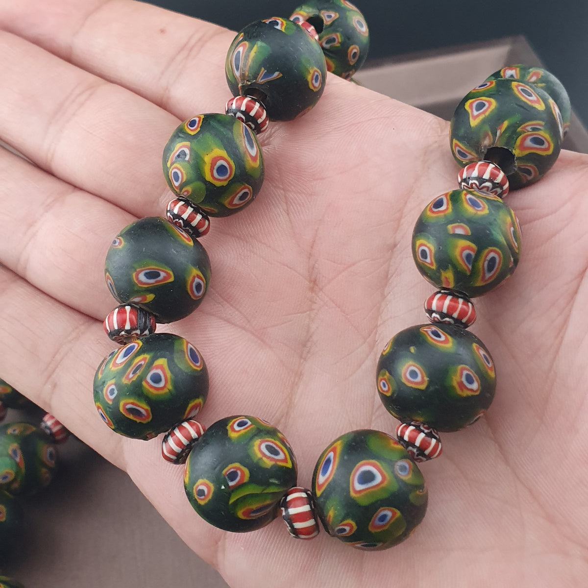 Colliers de perles en verre œil de Gabri et chevron, style vénitien antique