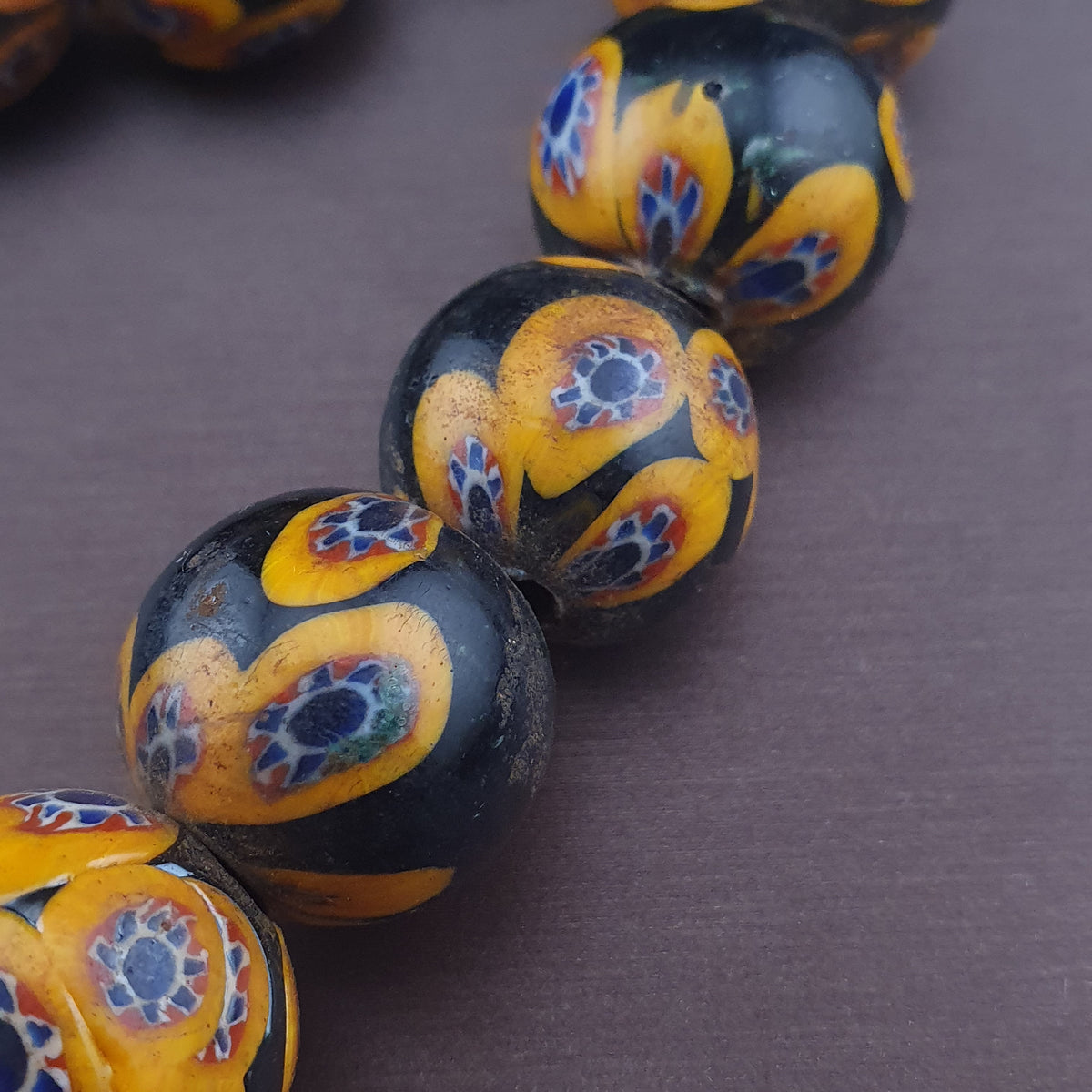 Antike venezianische Millefiori-Glasperlenkette