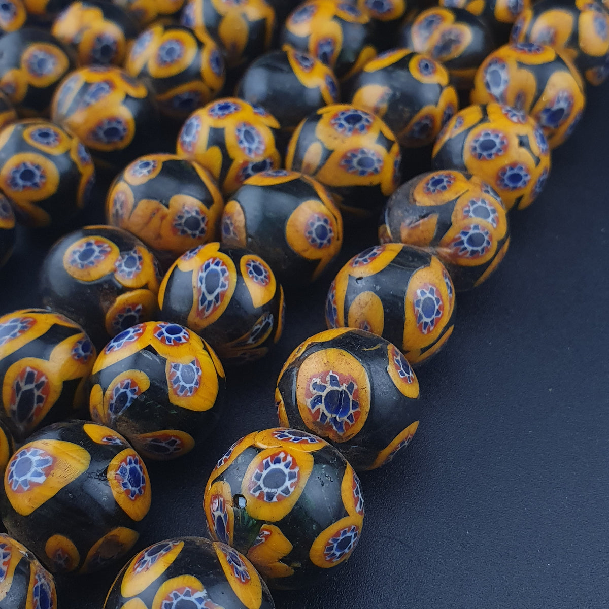 Antike venezianische Millefiori-Glasperlenkette