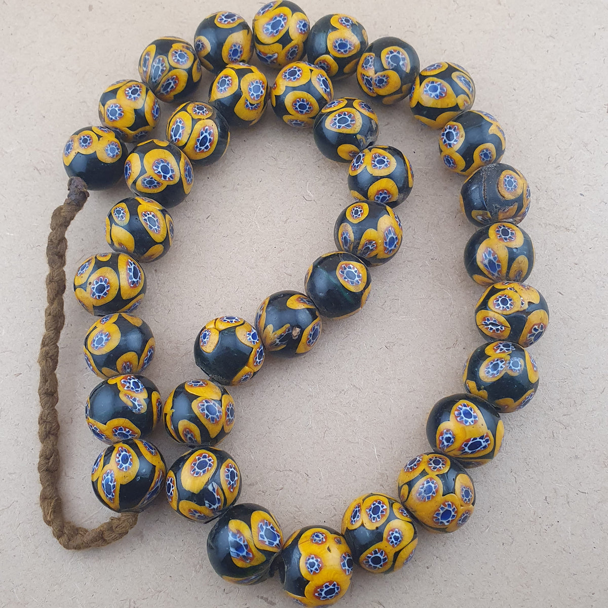 Antike venezianische Millefiori-Glasperlenkette