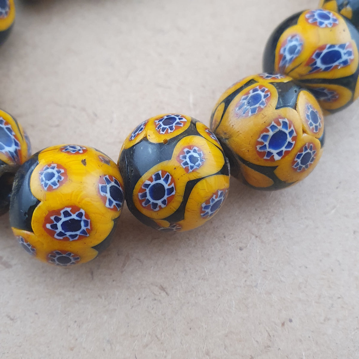 Antike venezianische Millefiori-Glasperlenkette