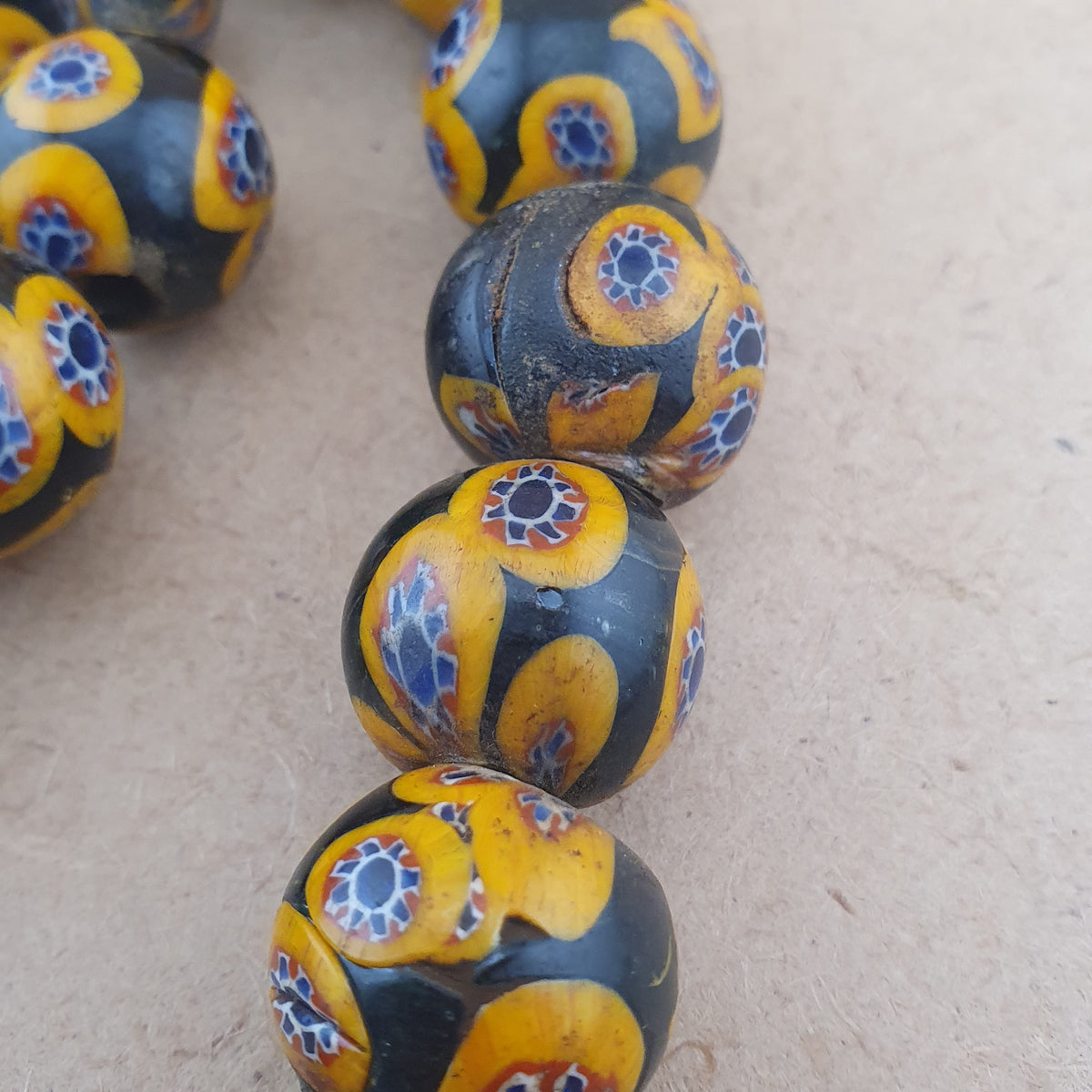 Antike venezianische Millefiori-Glasperlenkette