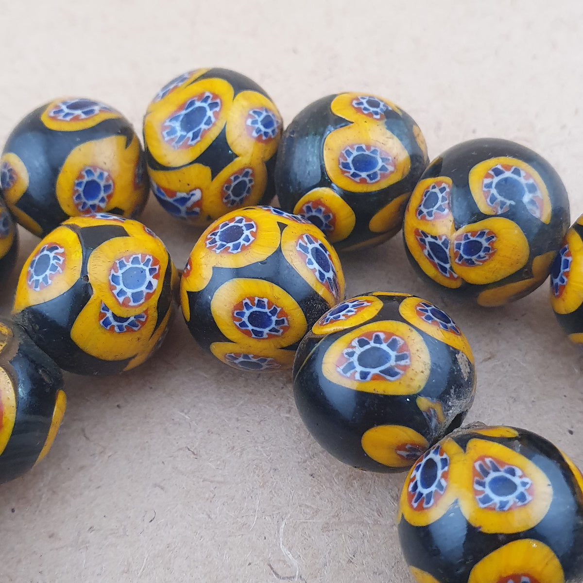 Antike venezianische Millefiori-Glasperlenkette
