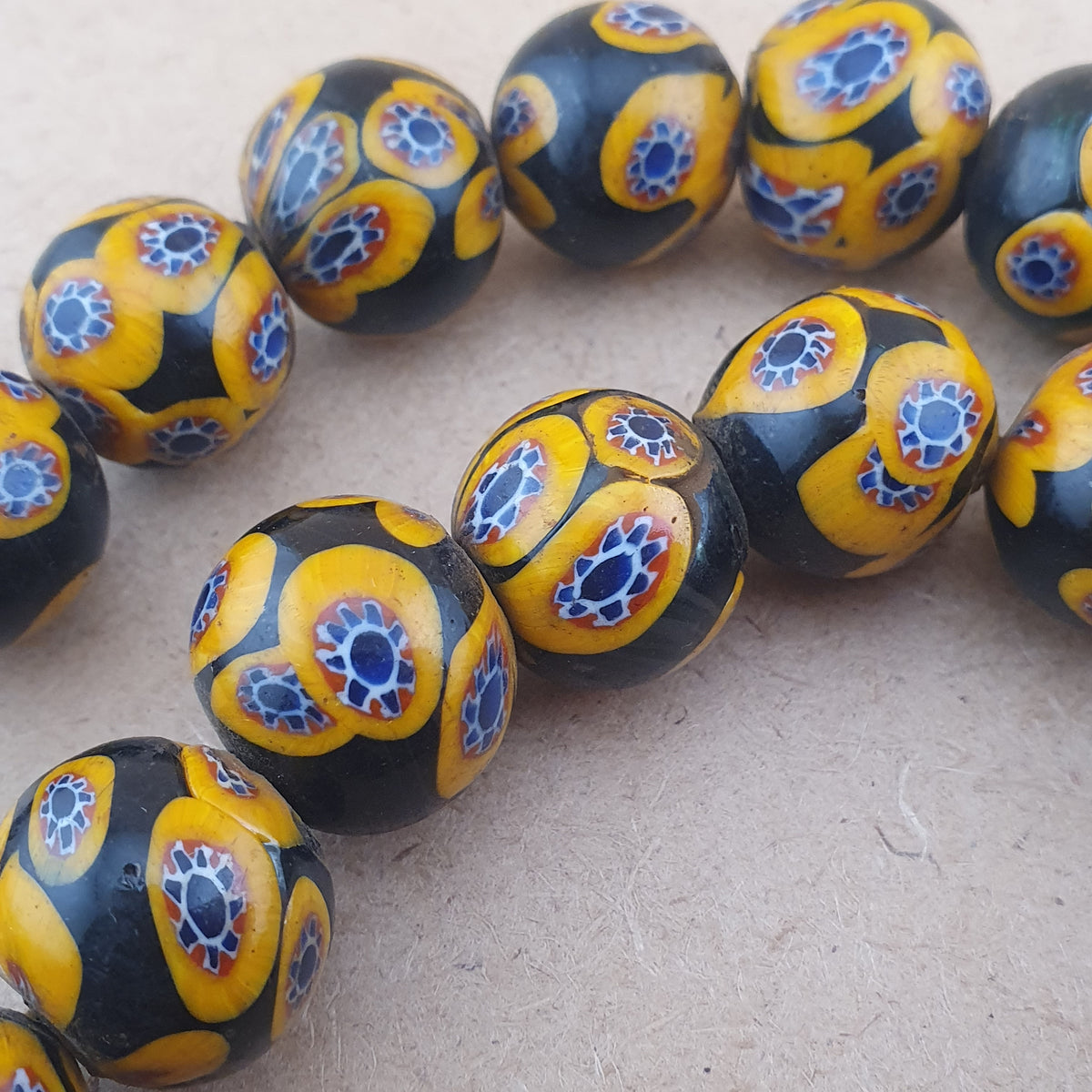 Antike venezianische Millefiori-Glasperlenkette