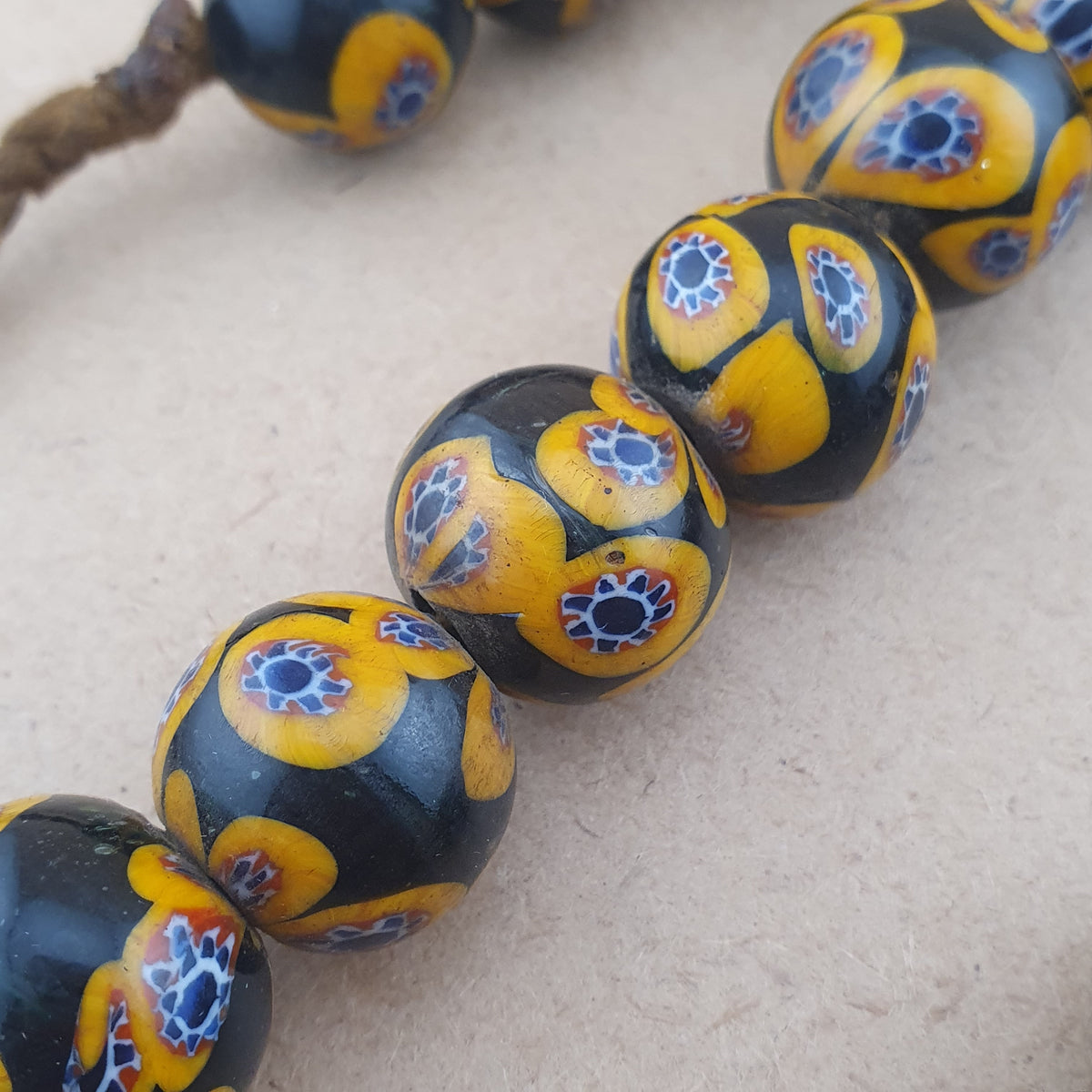Antike venezianische Millefiori-Glasperlenkette