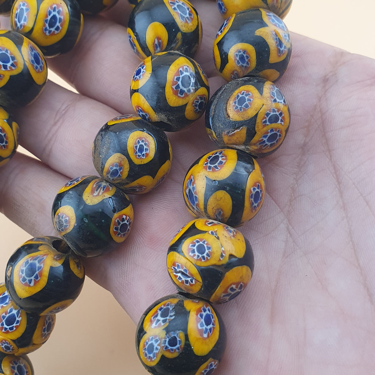 Antike venezianische Millefiori-Glasperlenkette