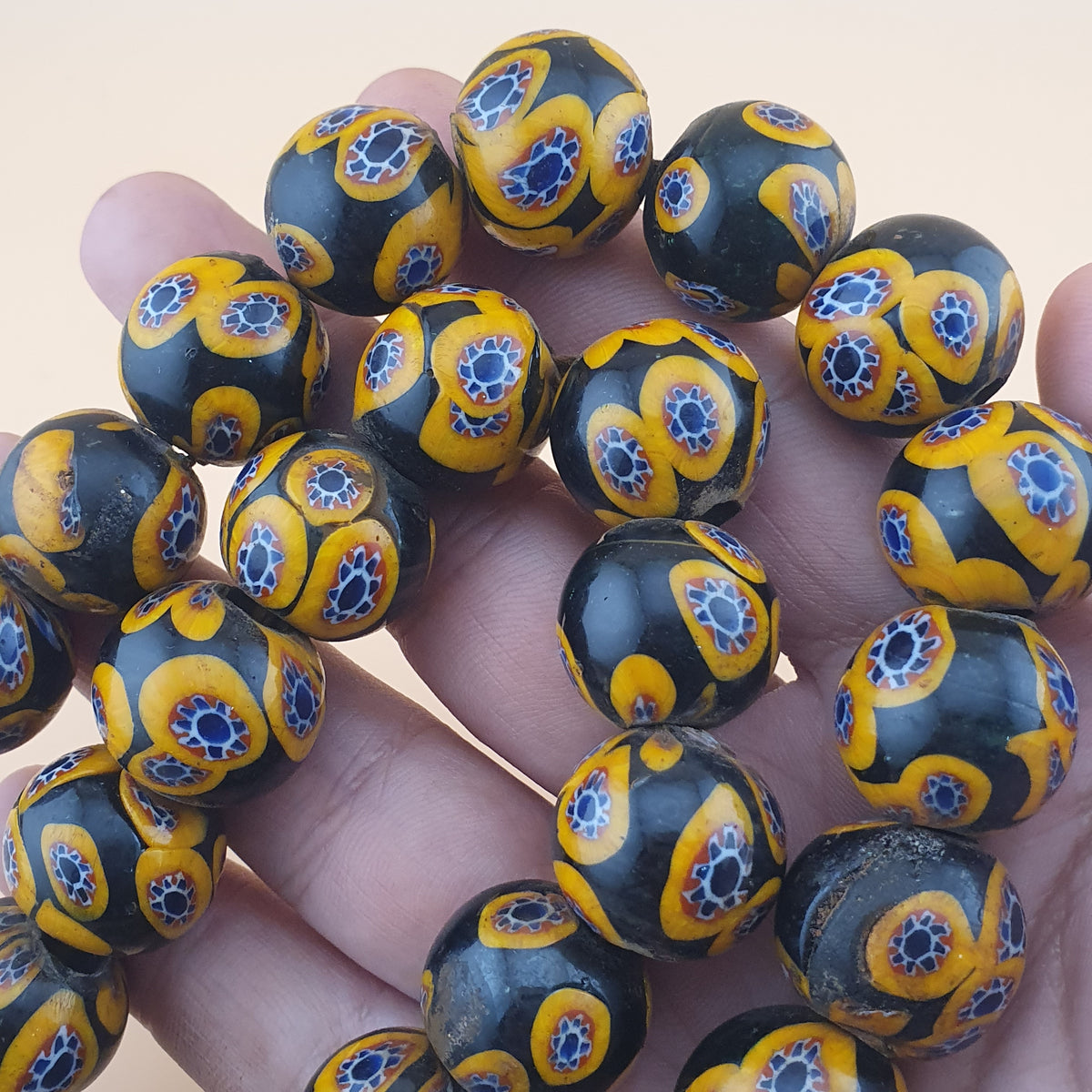 Antike venezianische Millefiori-Glasperlenkette