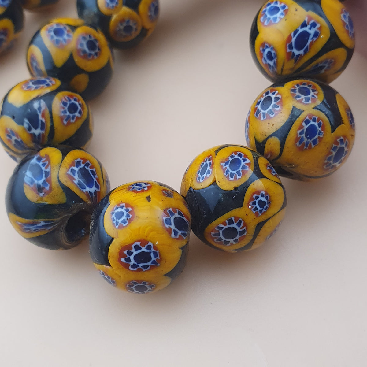 Antike venezianische Millefiori-Glasperlenkette