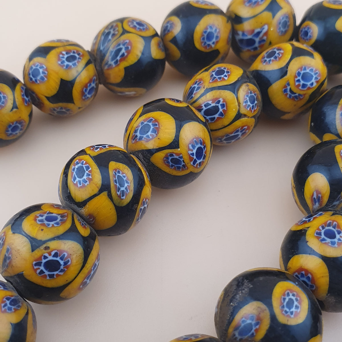 Antike venezianische Millefiori-Glasperlenkette
