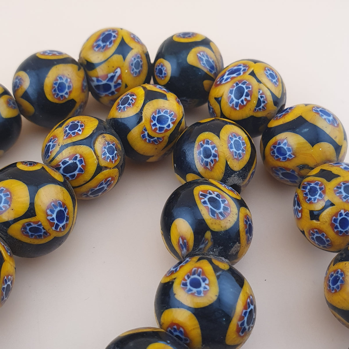 Antike venezianische Millefiori-Glasperlenkette