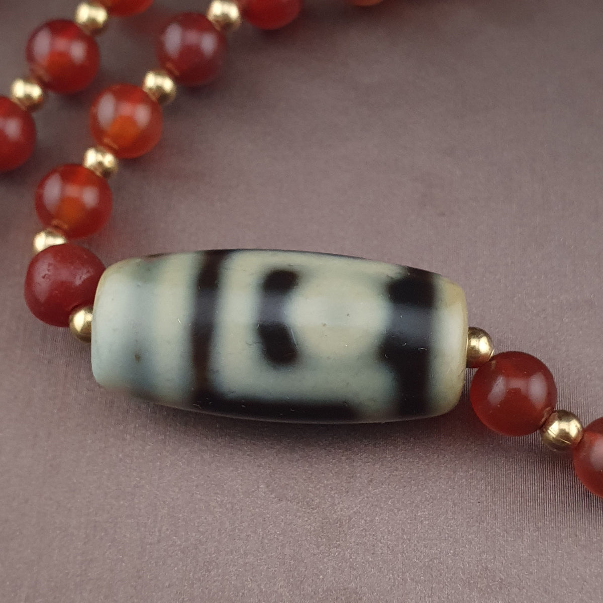 Collier pendentif Dzi en agate tibétaine Œil himalayen en agate cornaline vintage du Mali
