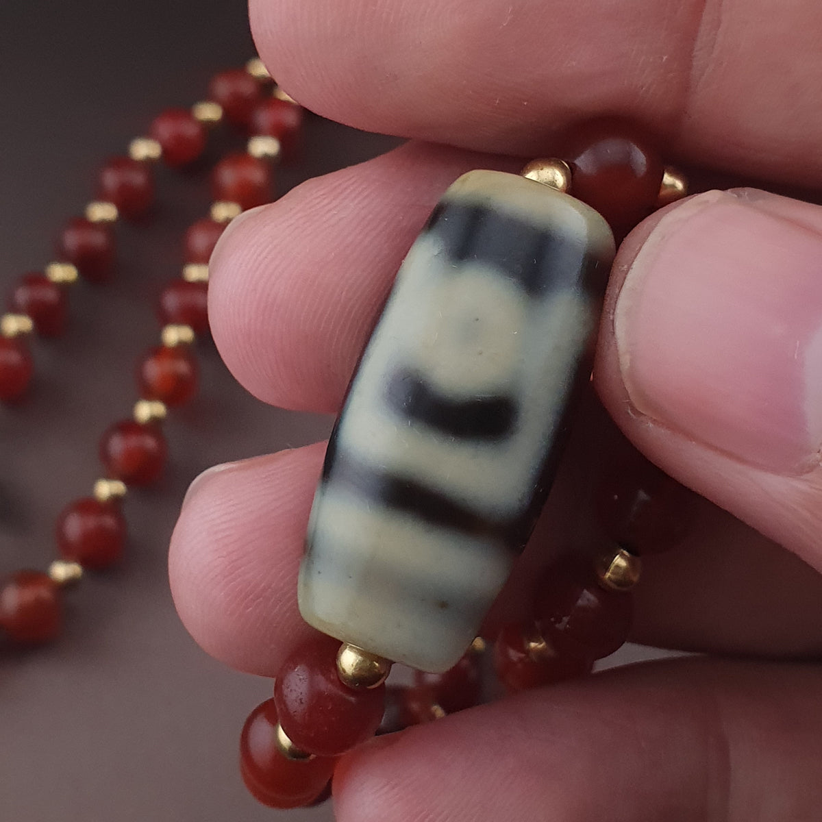 Collier pendentif Dzi en agate tibétaine Œil himalayen en agate cornaline vintage du Mali