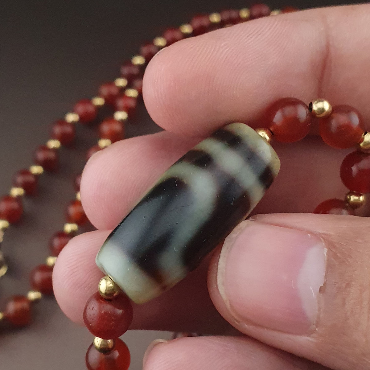 Collier pendentif Dzi en agate tibétaine Œil himalayen en agate cornaline vintage du Mali