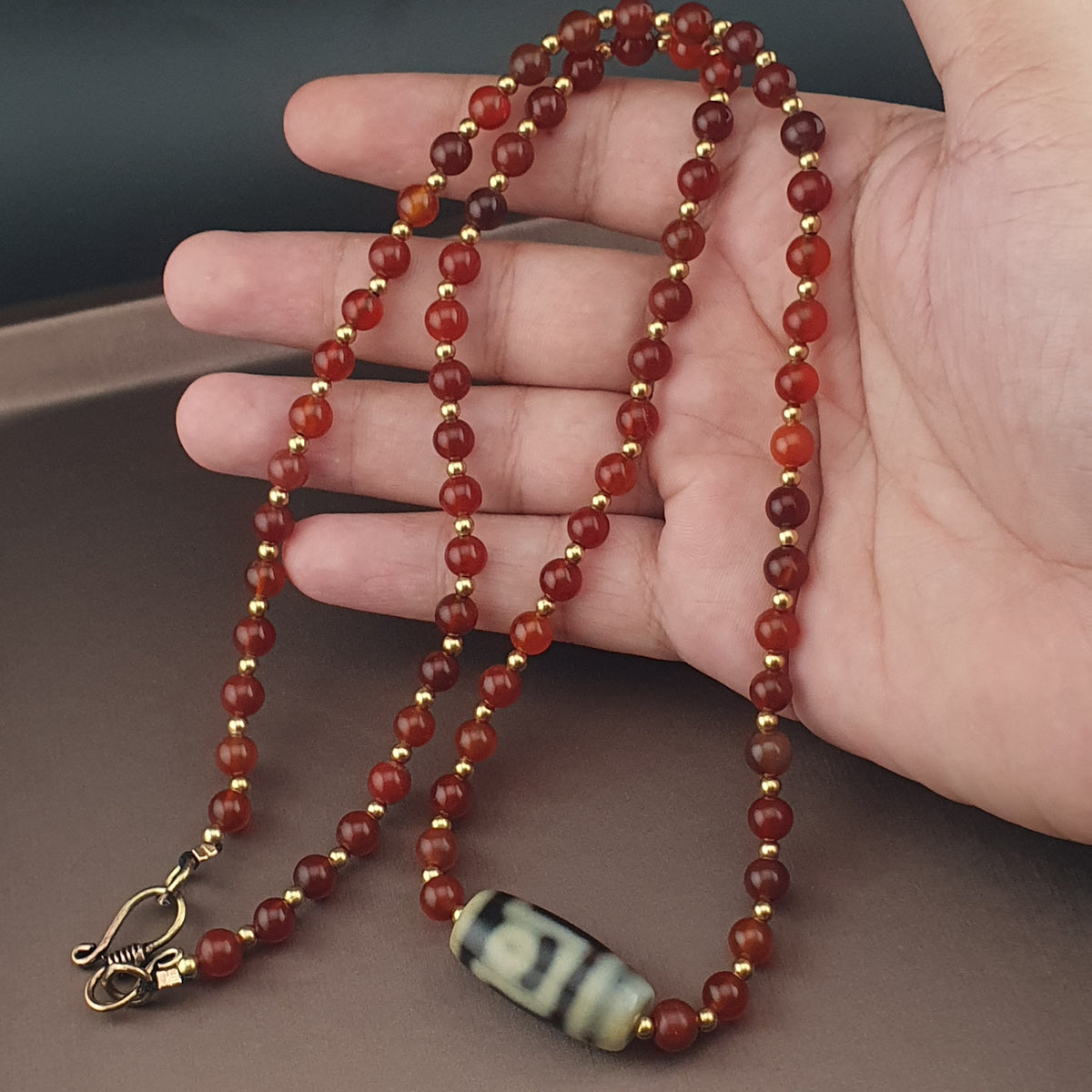 Collier pendentif Dzi en agate tibétaine Œil himalayen en agate cornaline vintage du Mali
