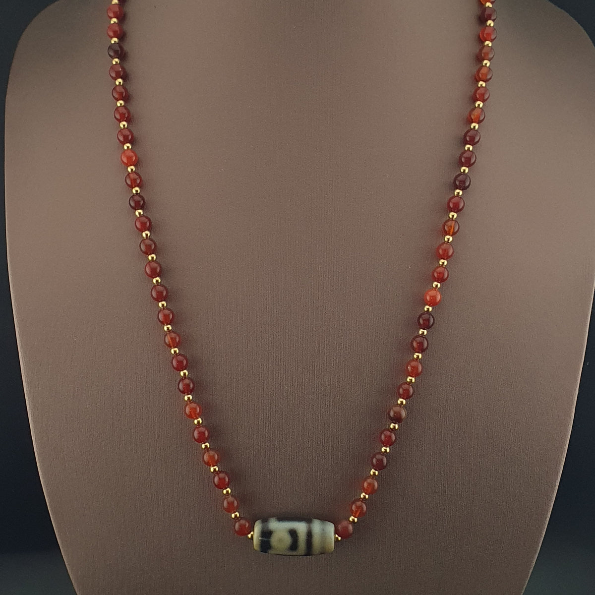 Collier pendentif Dzi en agate tibétaine Œil himalayen en agate cornaline vintage du Mali