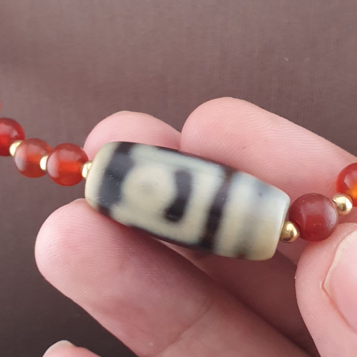 Collier pendentif Dzi en agate tibétaine Œil himalayen en agate cornaline vintage du Mali