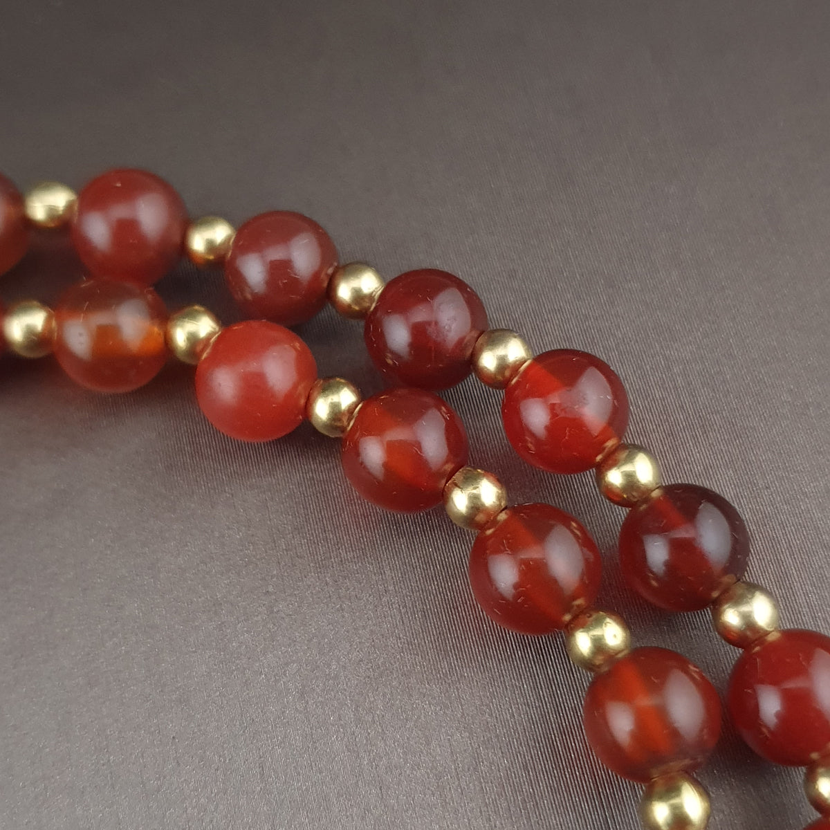 Collier avec Pendentif Ancien en Agate Tibétaine Zigzag et Perles de Cornaline