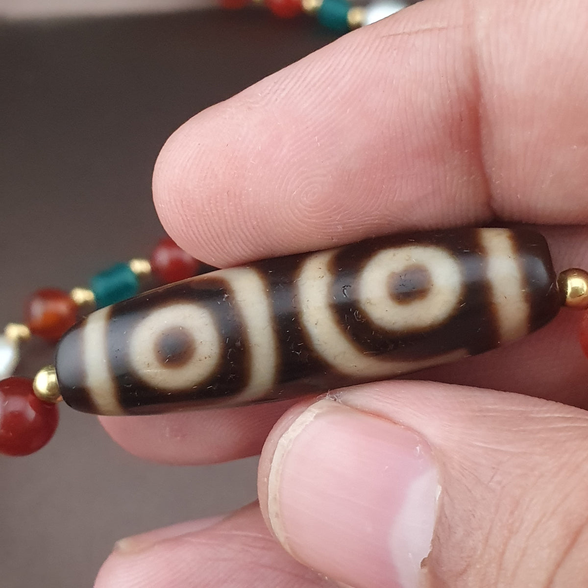 Collier de perles ancien tibétain himalayen Dzi en agate à 3 yeux avec mélange de lapis et de cornaline