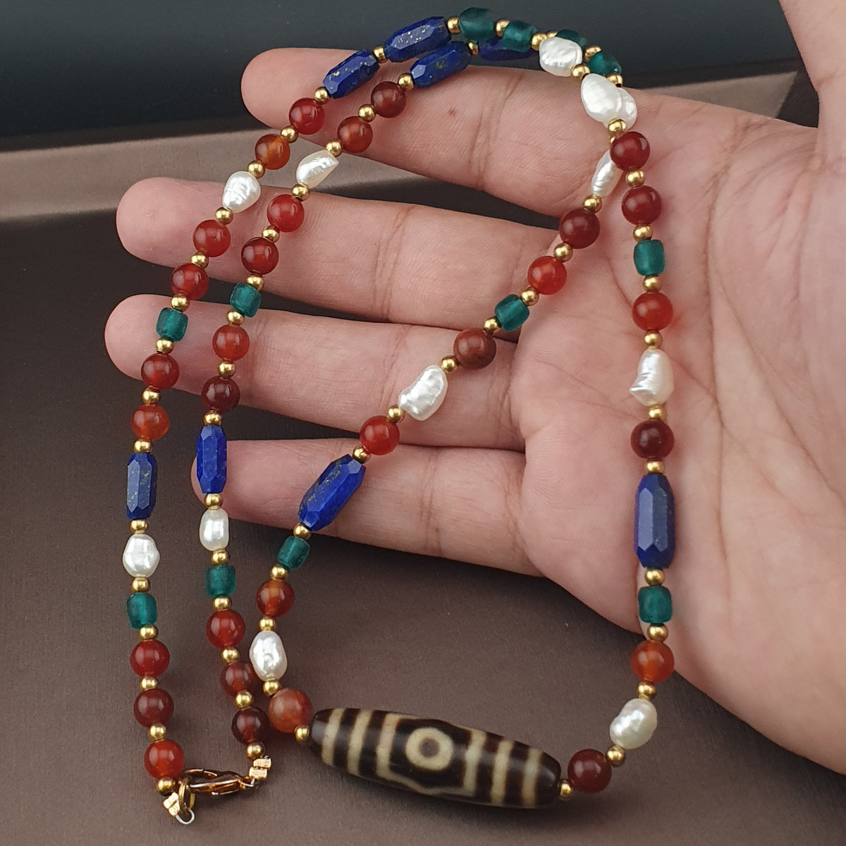 Collier de perles ancien tibétain himalayen Dzi en agate à 3 yeux avec mélange de lapis et de cornaline