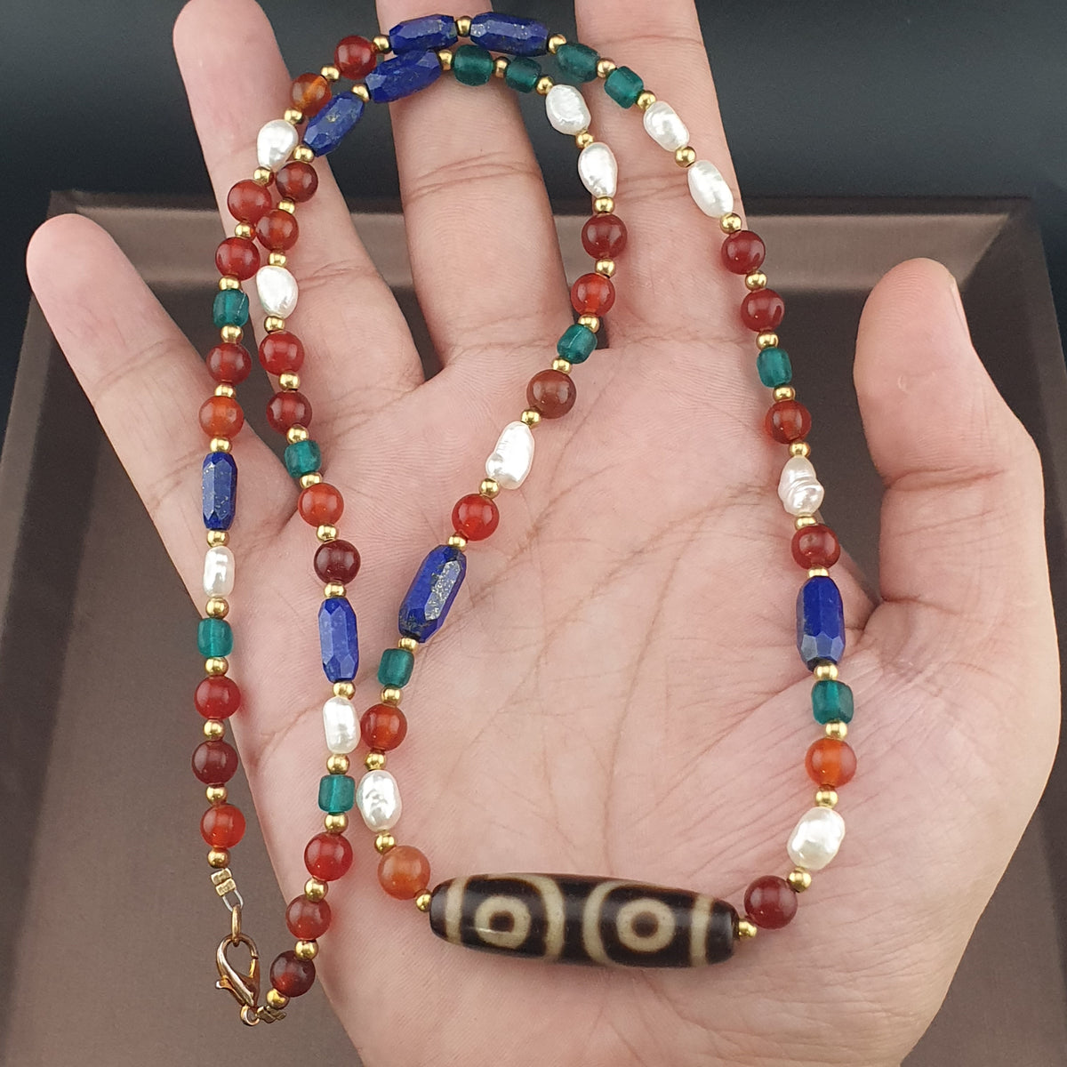 Collier de perles ancien tibétain himalayen Dzi en agate à 3 yeux avec mélange de lapis et de cornaline