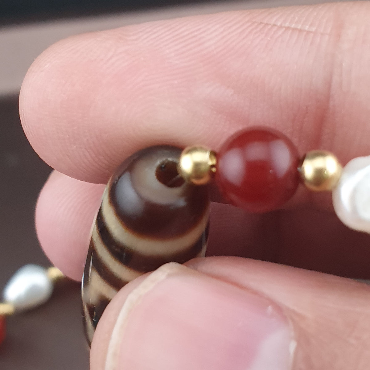 Collier de perles ancien tibétain himalayen Dzi en agate à 3 yeux avec mélange de lapis et de cornaline
