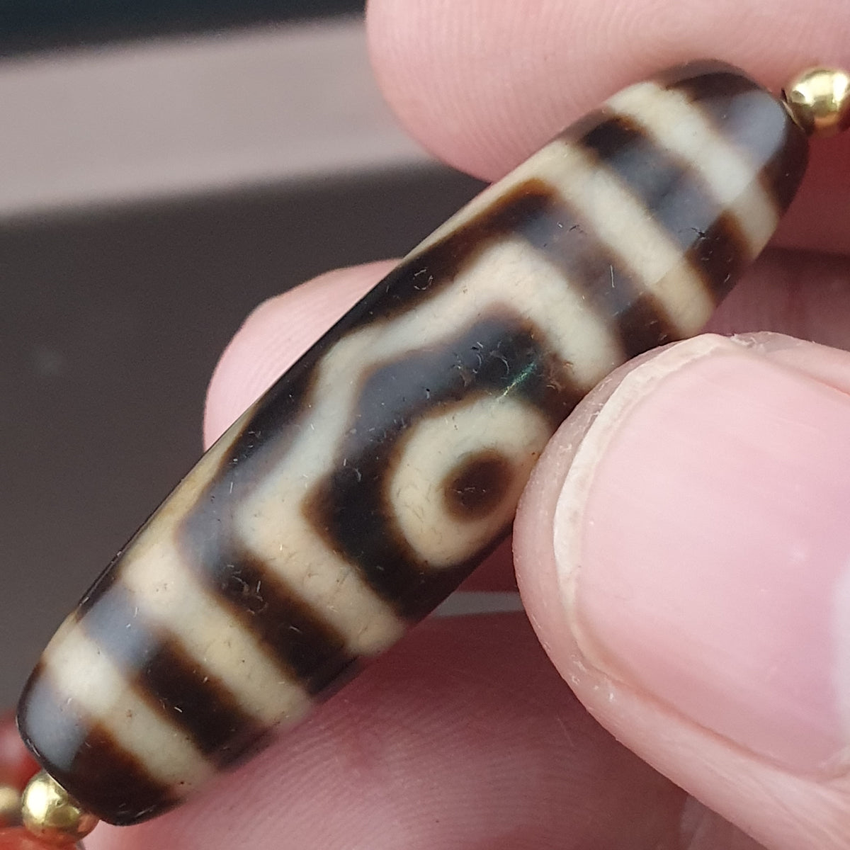 Collier de perles ancien tibétain himalayen Dzi en agate à 3 yeux avec mélange de lapis et de cornaline