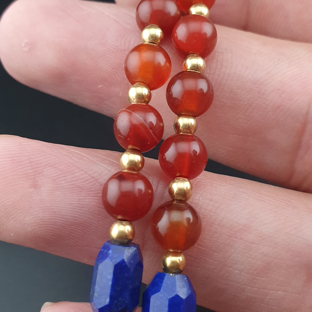 Collier ancien 4 yeux en agate tibétaine de l'Himalaya avec cornaline africaine et lapis.