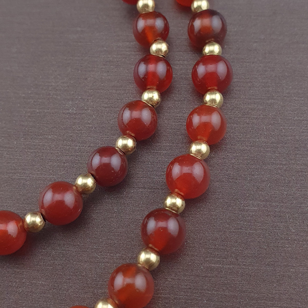 Collier de perles d'agate et de cornaline à motif vase, trésor vintage