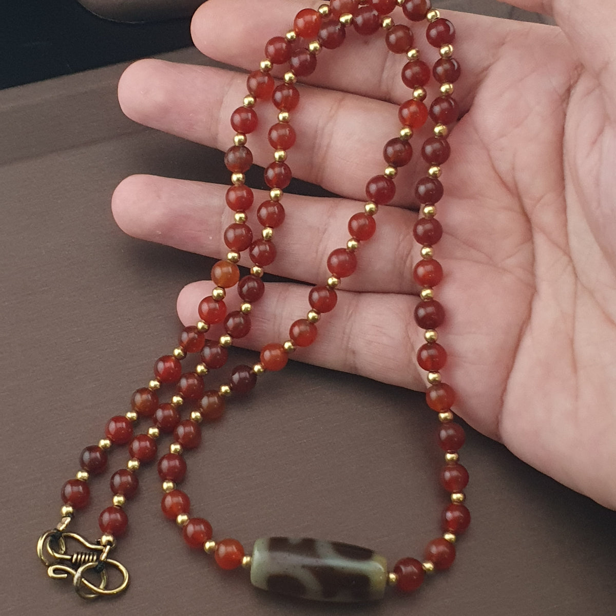Collier de perles d'agate et de cornaline à motif vase, trésor vintage