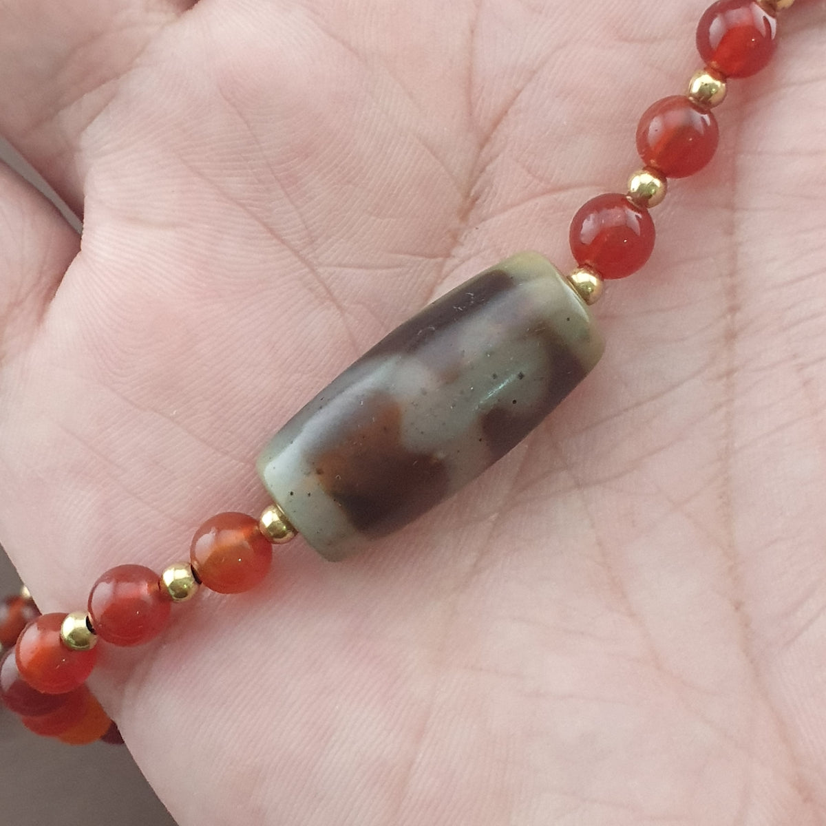 Collier de perles d'agate et de cornaline à motif vase, trésor vintage