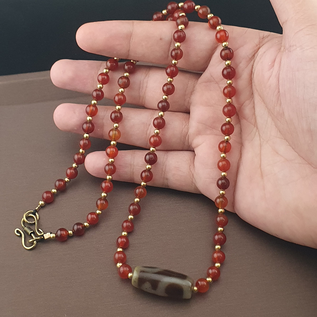 Collier de perles d'agate et de cornaline à motif vase, trésor vintage