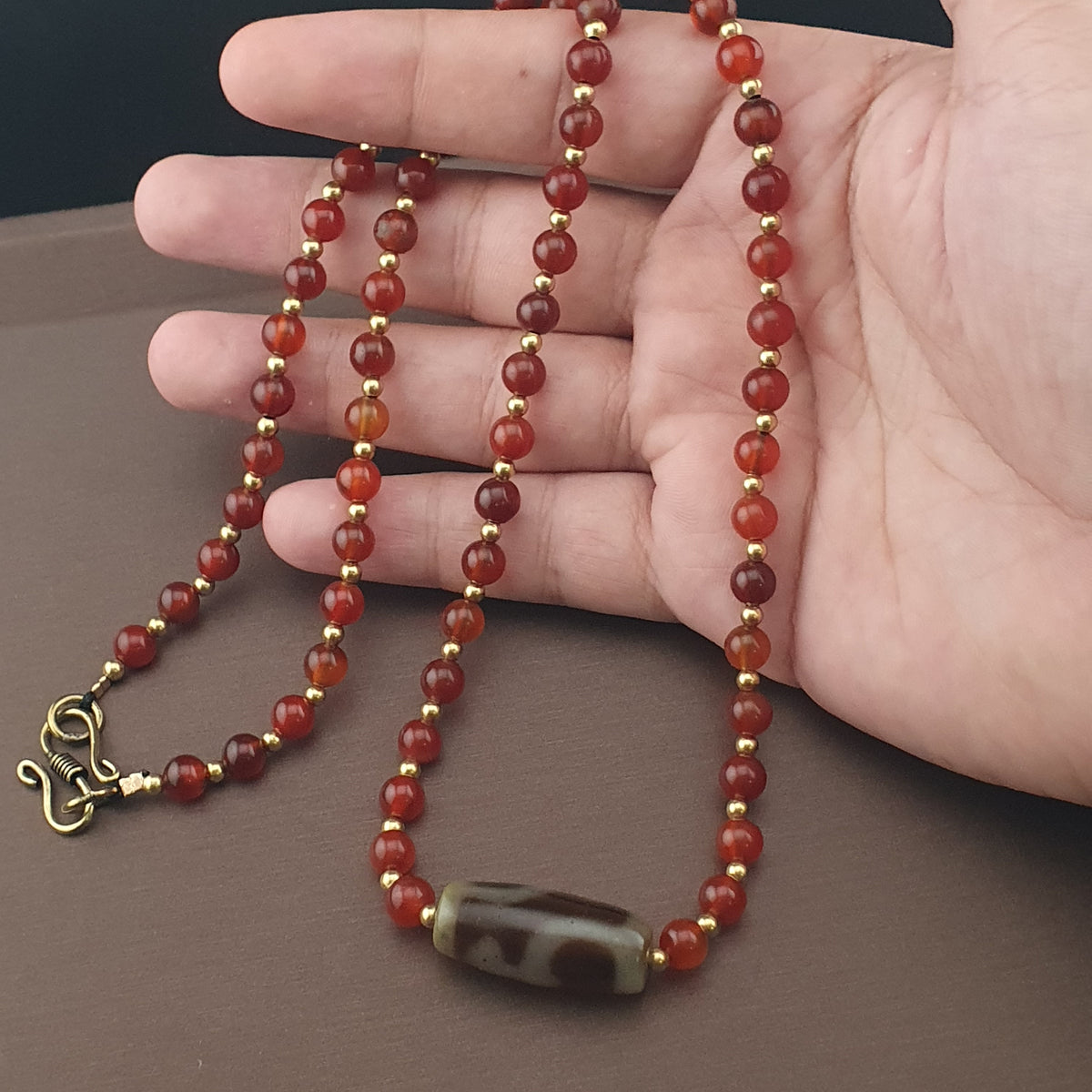 Collier de perles d'agate et de cornaline à motif vase, trésor vintage