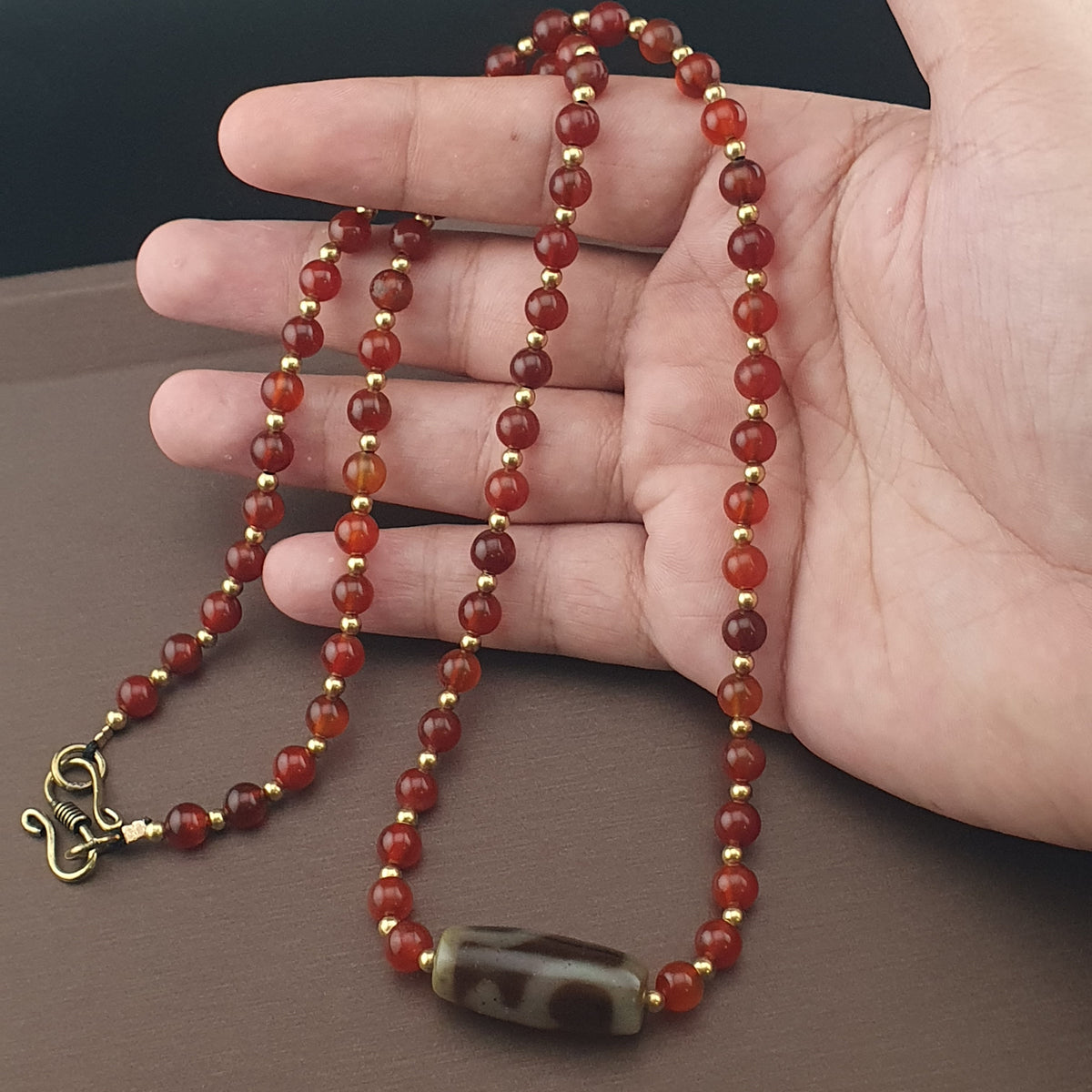 Collier de perles d'agate et de cornaline à motif vase, trésor vintage