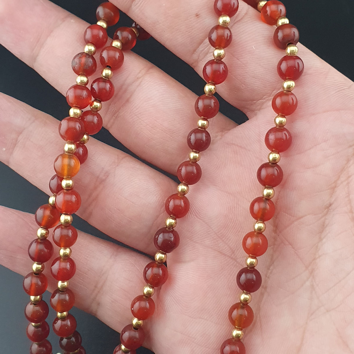Collier de perles d'agate et de cornaline à motif vase, trésor vintage