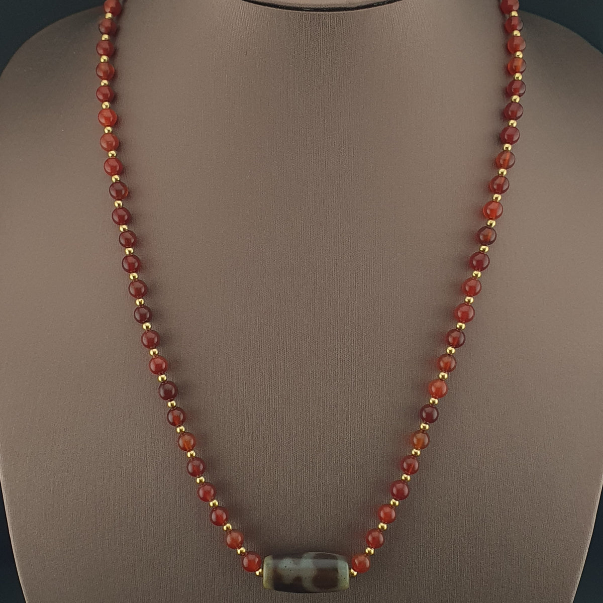 Collier de perles d'agate et de cornaline à motif vase, trésor vintage