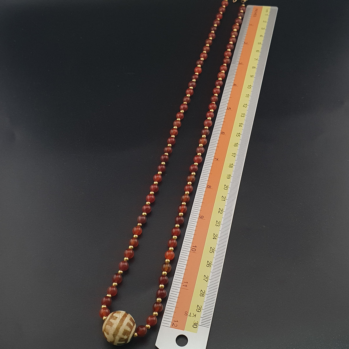 Collier pendentif vintage en agate cornaline du Mali avec PumtekPyu